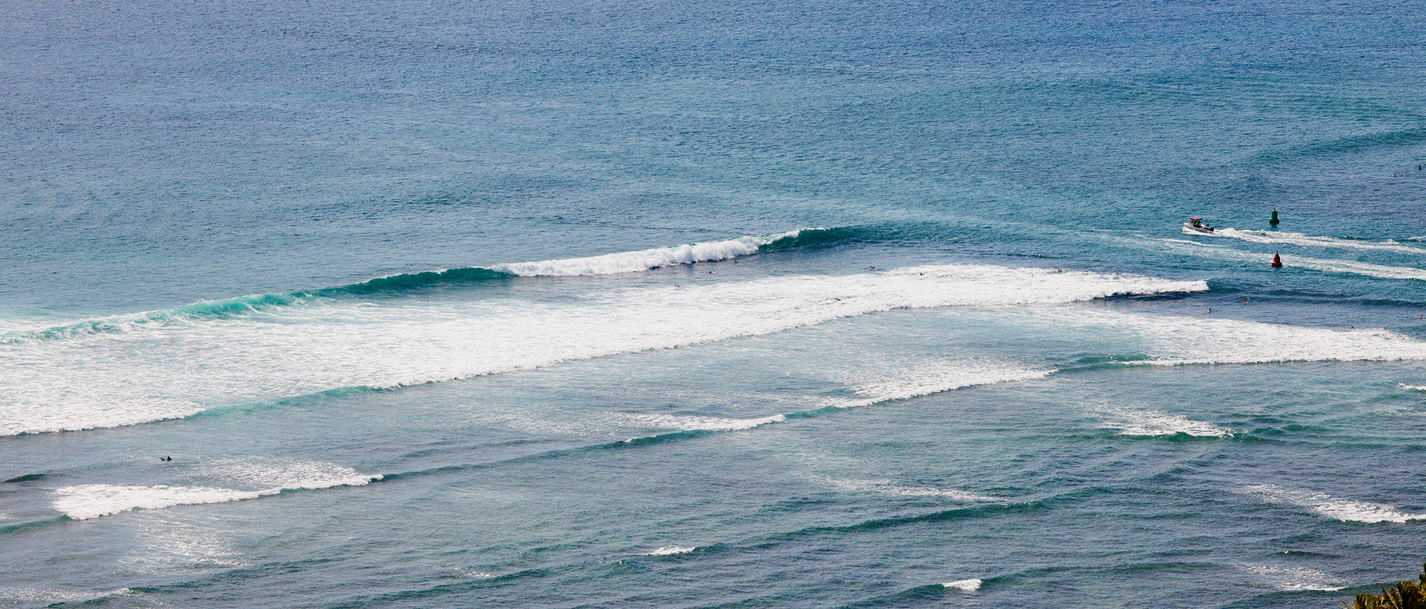 Ocean waves coming to shore